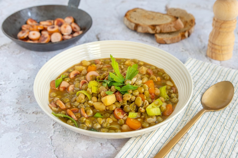 Klassische Erbsensuppe mit Würstchen Rezept eat de