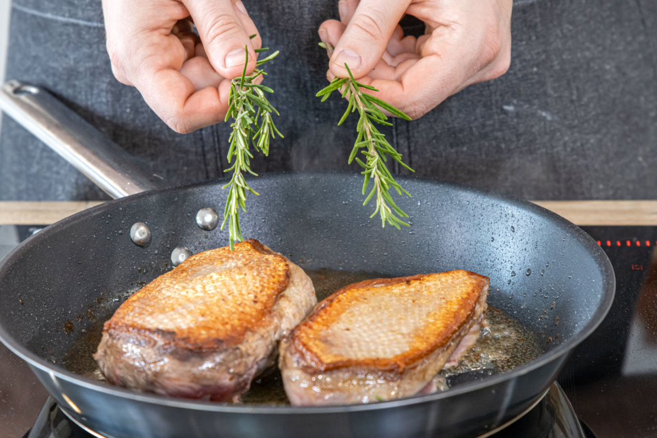 Entenbrust In Der Pfanne Saftig Rosa Braten Rezept