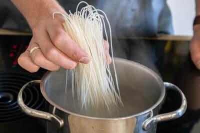 Reisnudeln kochen