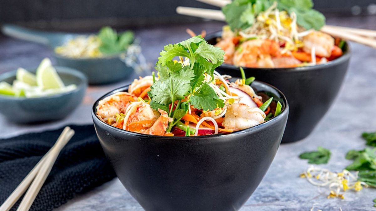 Asiatischer Reisnudelsalat mit Garnelen | Rezept