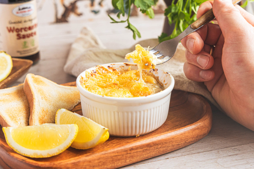 selber gemachtes DDR-Würzfleisch mit Huhn Käsekruste angabeln