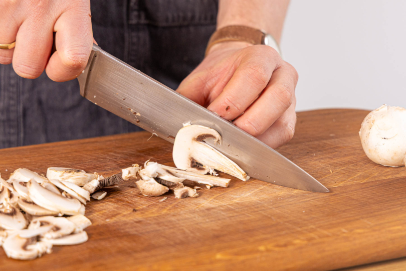 Champignons schneiden