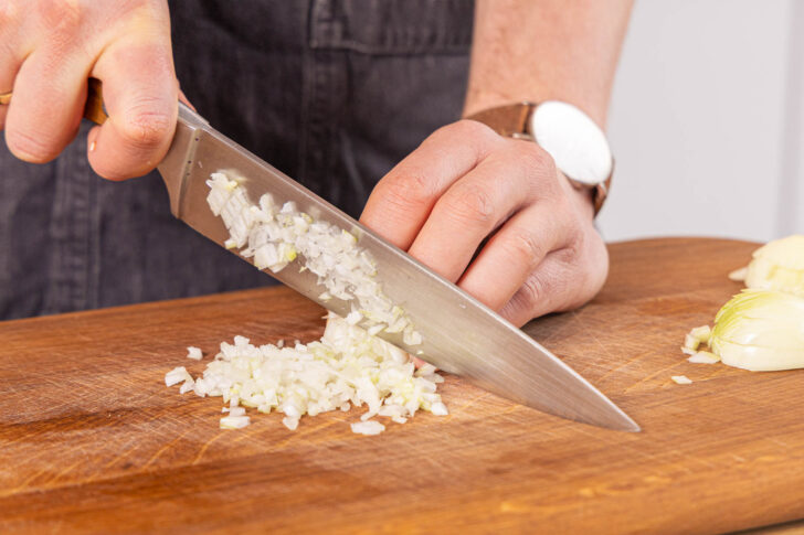 Zwiebel schneiden