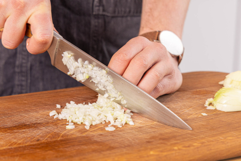Zwiebel schneiden