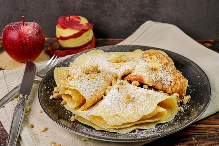 Einfache Apfelpfannkuchen in der Pfanne | Rezept - eat.de