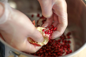 Granatapfel entkernen