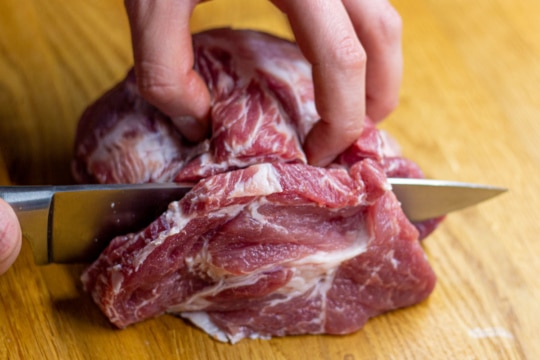 Schweinefleisch schneiden
