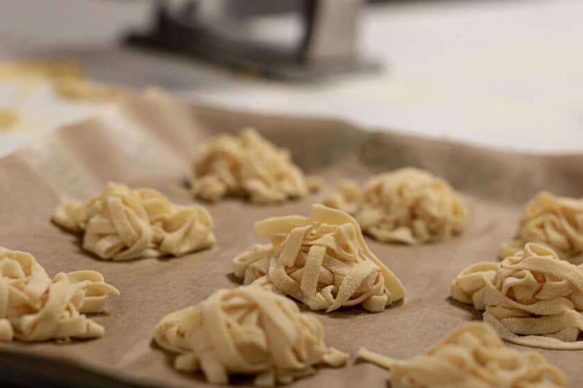 Tagliatelle mit Mehl