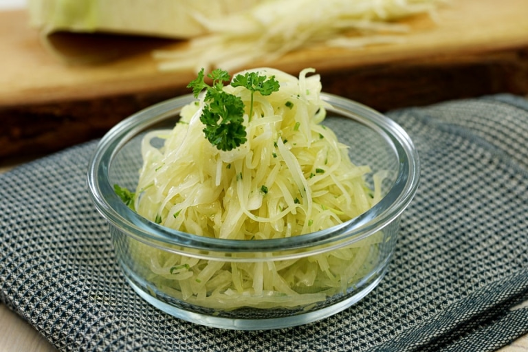 Schneller Krautsalat nach Omas Rezept - eat.de