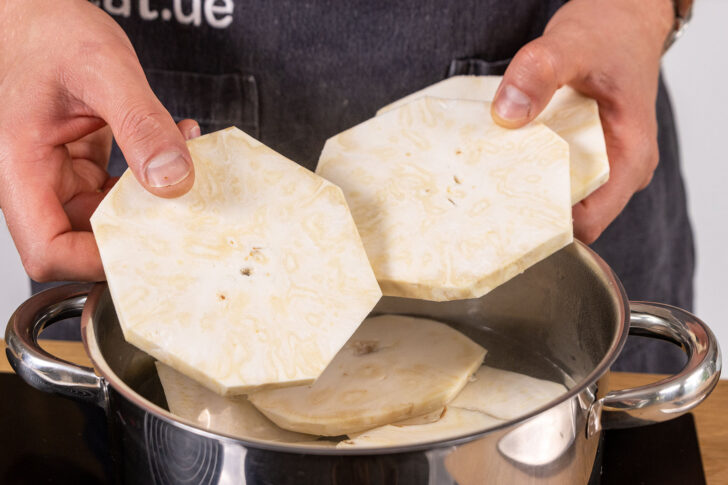 Selleriescheiben kochen