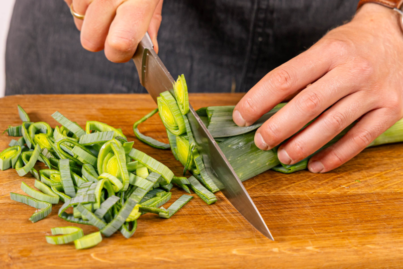 Lauch in Ringe schneiden und waschen