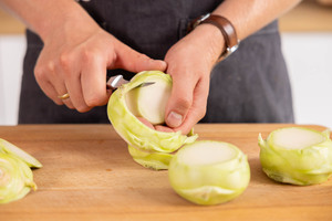 Kohlrabi schälen