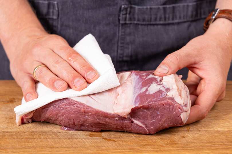 Fleisch trocken tupfen und parieren