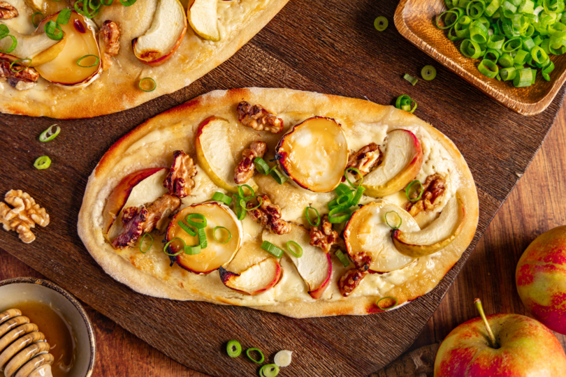 Dinnete mit Apfel und Ziegenkäse