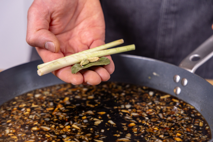 Zitronengras dazugeben