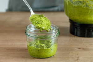 Bärlauchpesto in Glas einfrieren