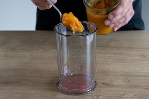 Dressing aus Orangenmarmelade herstellen