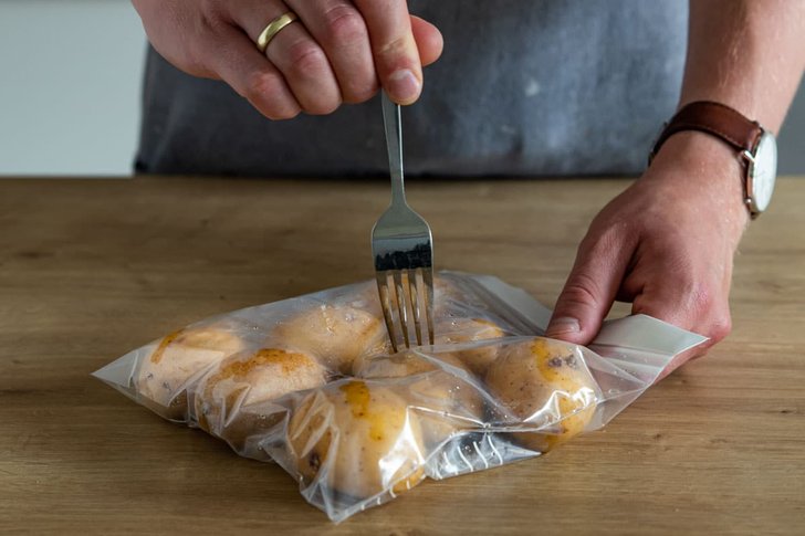 Pellkartoffeln in der Mikrowelle garen
