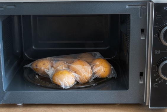 Kartoffeln In Der Mikrowelle Garen Ohne Mikrowellengeschirr