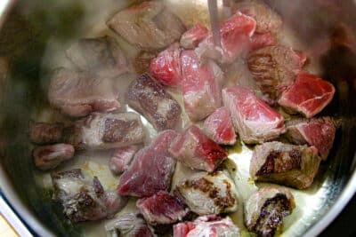 Rinderragout anbraten
