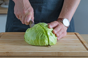 Weißkohl schneiden