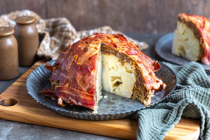 Blumenkohlbombe mit Hackfleisch und Bacon