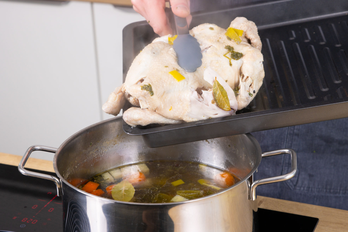 Omas Hühnersuppe mit Nudeln | Rezept Omas Hühnersuppe mit Nudeln | Rezept