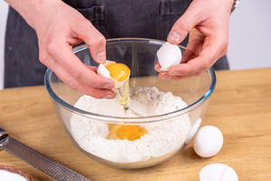Eier dazugeben