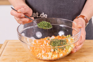 Kräuter dazugeben