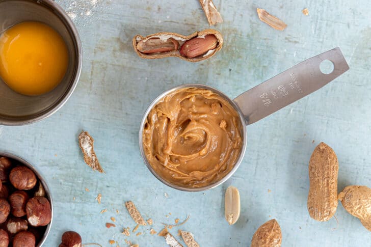 Cup mit Erdnussbutter