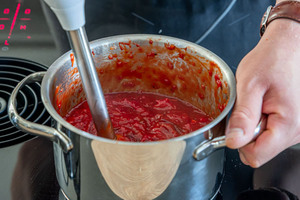 Pflaumenketchup pürieren
