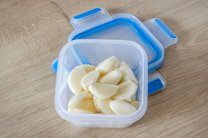 Knoblauchzehen in Dose einfrieren