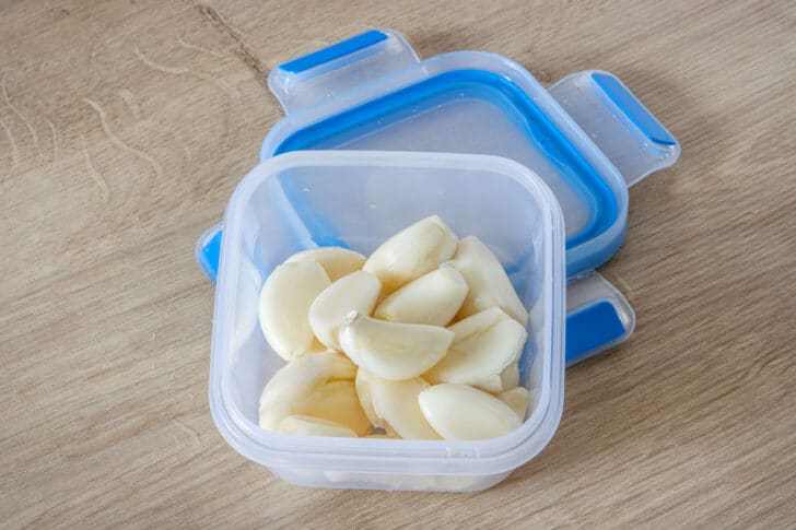 Knoblauchzehen in Dose einfrieren