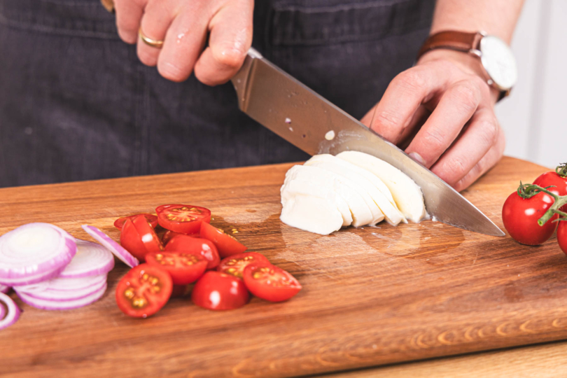 Mozzarella schneiden