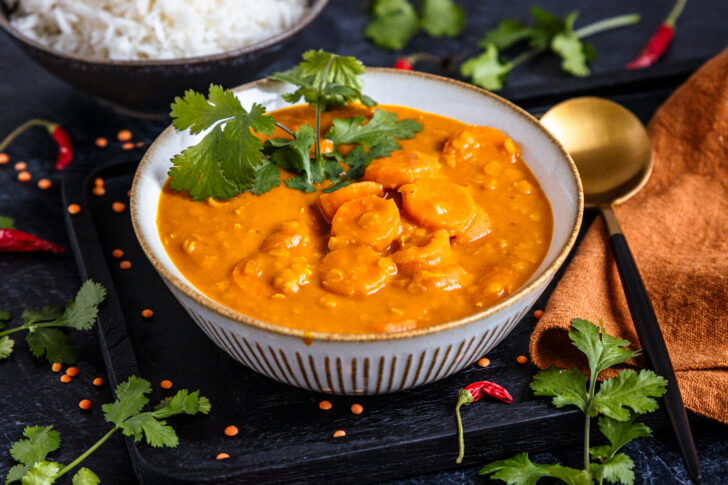 veganes Möhrencurry mit roten Linsen
