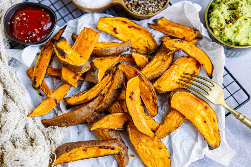 Knusprige Süßkartoffelspalten aus dem Ofen