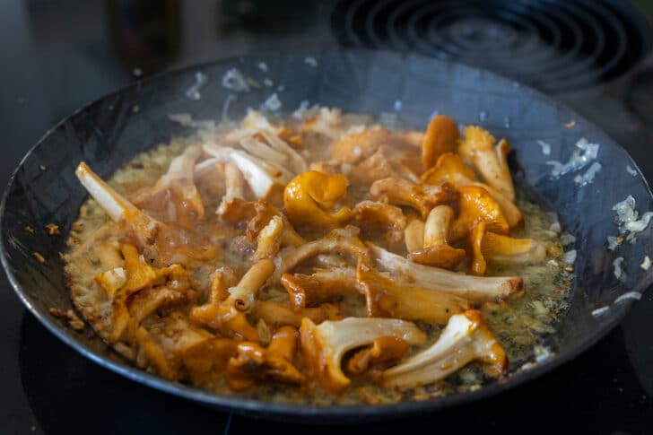 Pfifferlinge in Pfanne gebraten