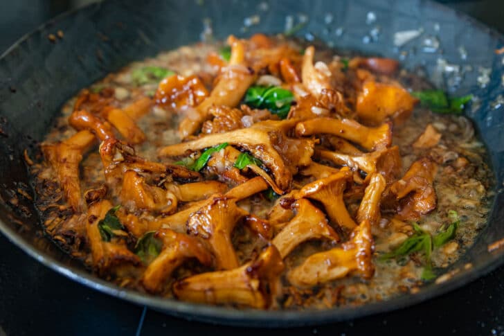 Pfifferlinge in Pfanne gebraten