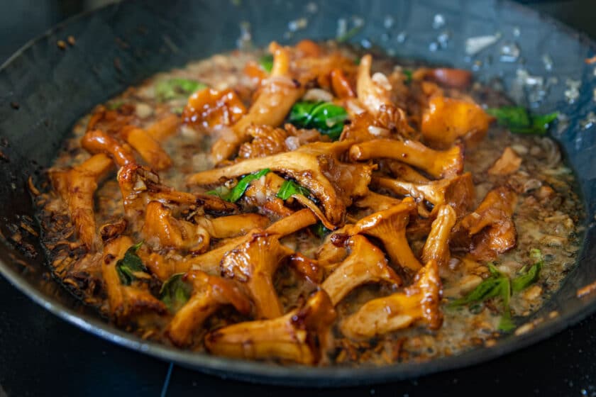 Pfifferlinge in Pfanne gebraten