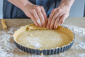 Rand der Quicheform machen