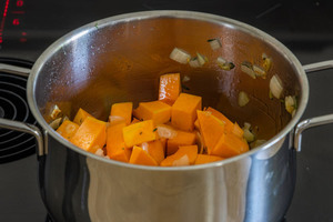 Butternutkürbis anschwitzen