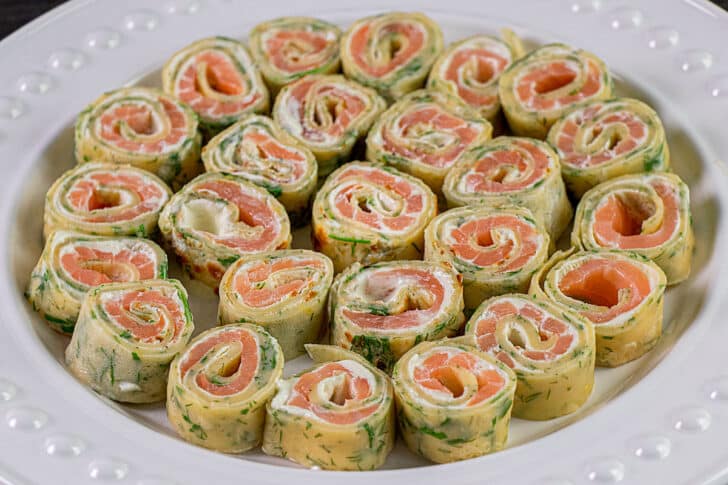 Lachsröllchen aus Pfannkuchen