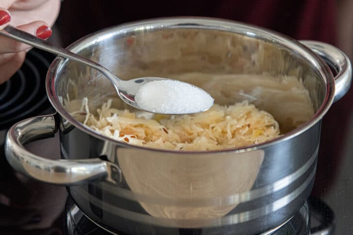 Sauerkraut mit Zucker milder machen