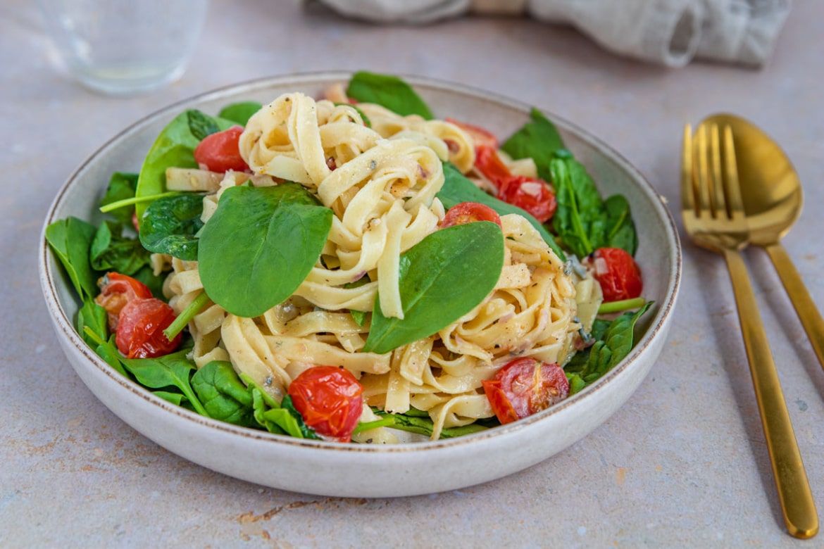 Tagliatelle mit Spinatsoße und Gorgonzola