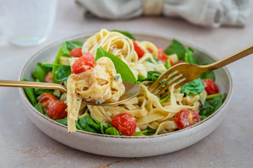 Tagliatelle mit Spinatsoße und Gorgonzola