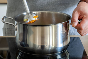 Süßkartoffelsuppe pürieren