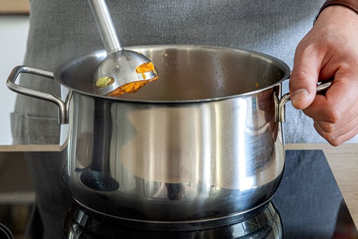 Süßkartoffelsuppe pürieren