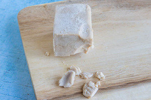 Frischer Hefewürfel