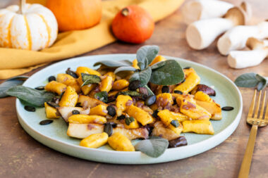 Kürbisgnocchi mit Kräuterseitlingen und Salbei