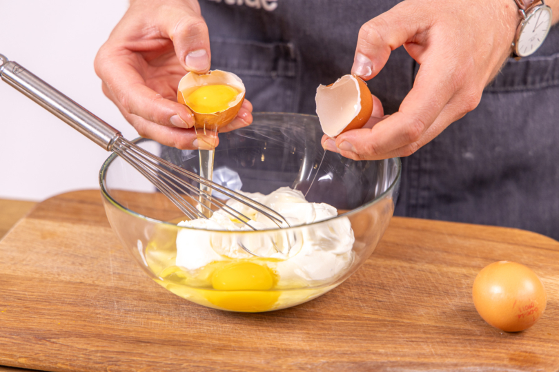 Eier dazugeben